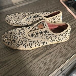 Toms cheetah print slip on